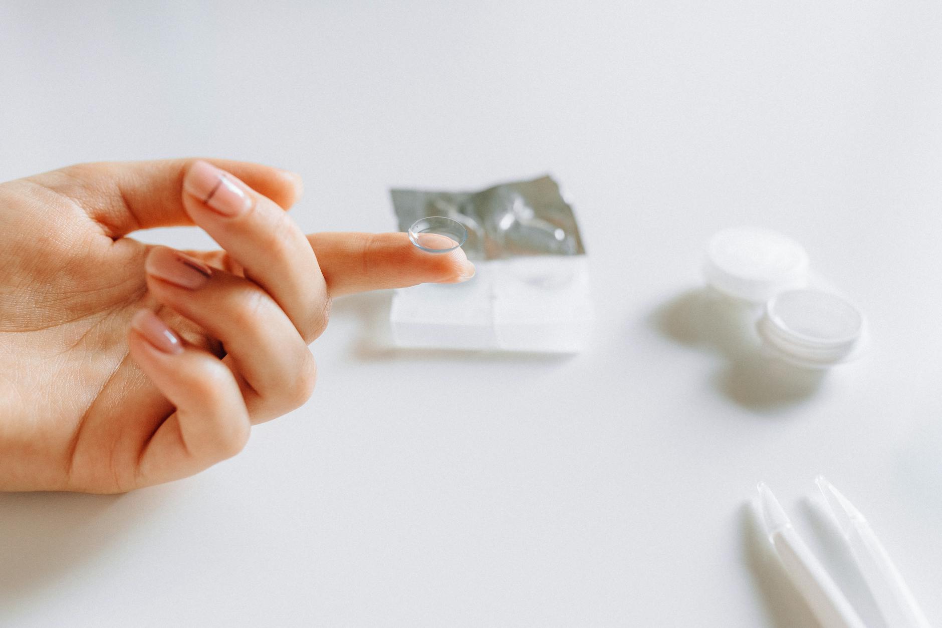 Contact Lens and Eye Makeup: Safety Rules That Actually Matter