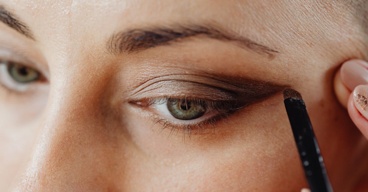 Deep-Set Eyes Makeup Guide: Techniques to Bring Your Eyes Forward