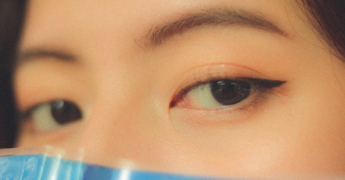 Eyeshadow for Hooded Eyes: Placement Tips That Actually Work