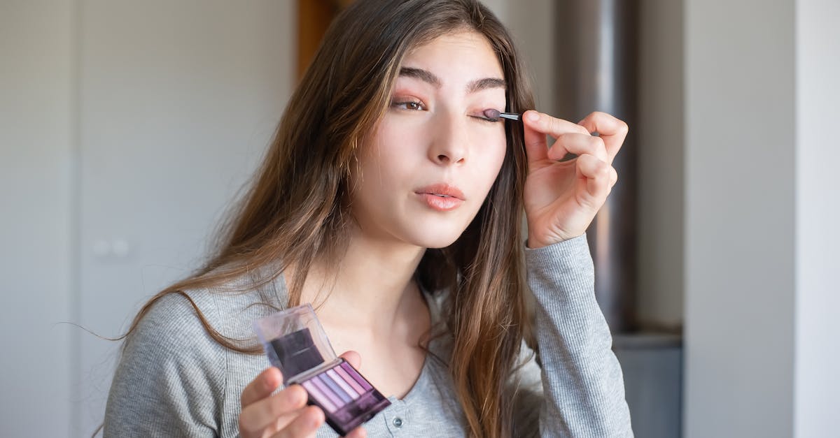 Soft Autumn Color Palette: The Best Eyeshadow Shades for Your Season